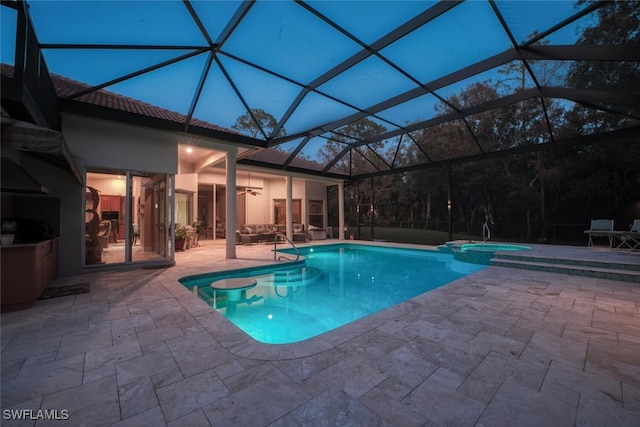 view of swimming pool with a lanai, a pool with connected hot tub, ceiling fan, and a patio