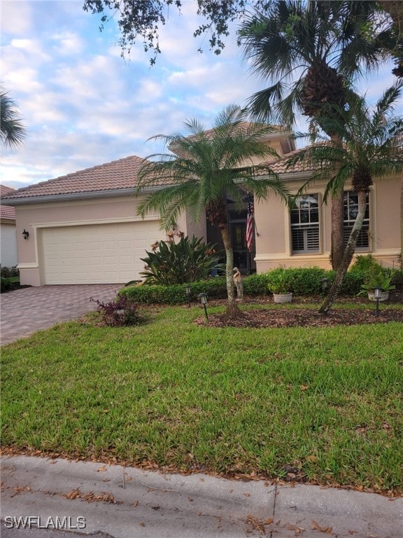 view of front of house featuring a front yard and a garage