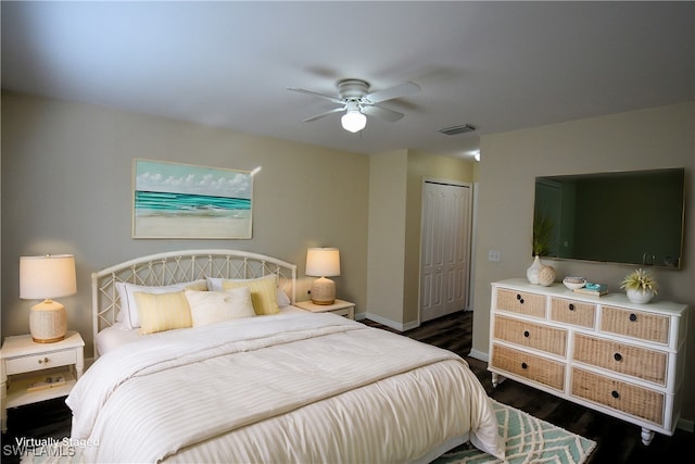 bedroom featuring ceiling fan, dark wood-type flooring, and a closet