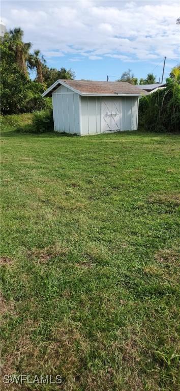 view of outbuilding with a yard