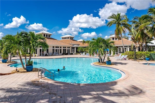 view of swimming pool featuring a patio