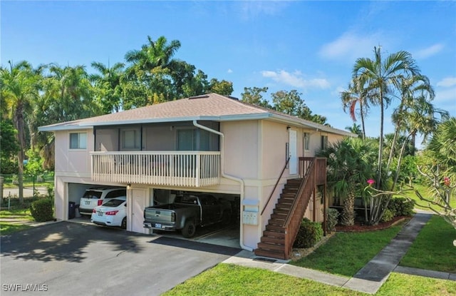 view of front of home featuring a balcony