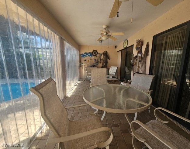 sunroom with ceiling fan