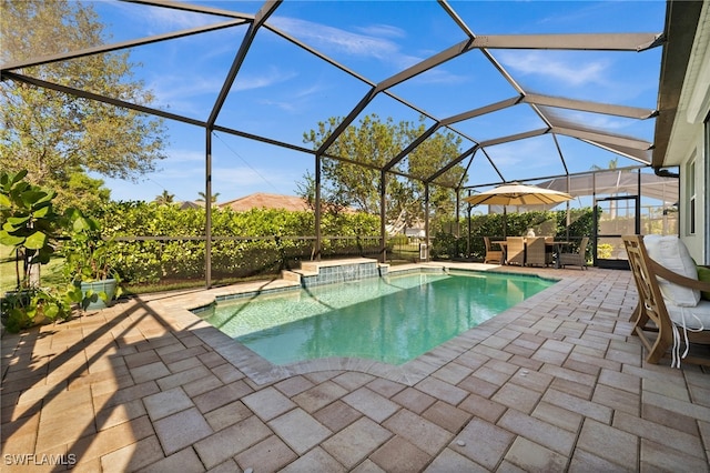 view of pool featuring a patio area, a lanai, and a jacuzzi