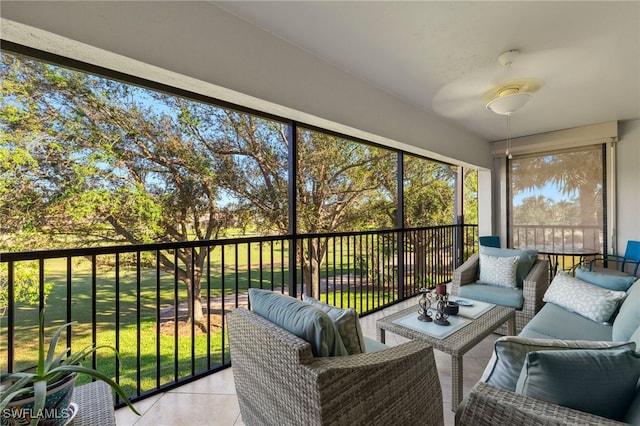 sunroom featuring ceiling fan