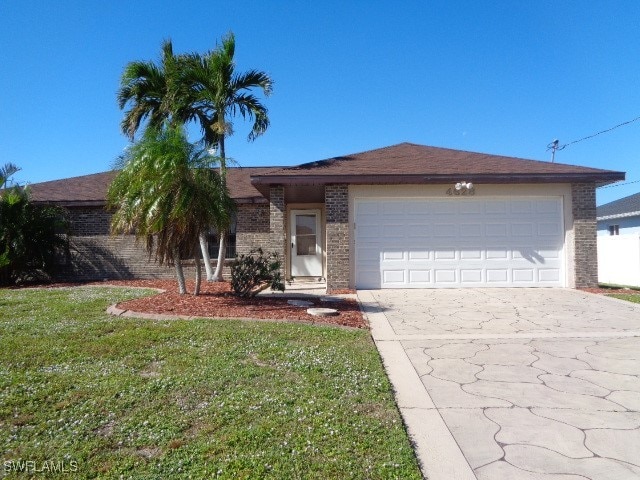 view of front facade with a garage and a front yard