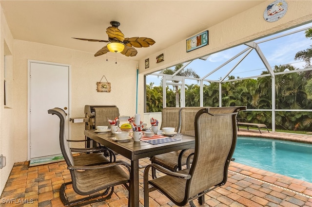 sunroom / solarium featuring ceiling fan