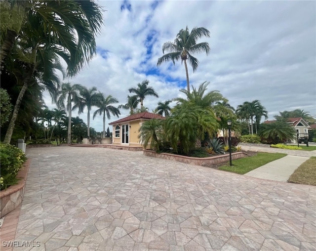 Listing photo 2 for 4919 Coach Ln, Naples FL 34114