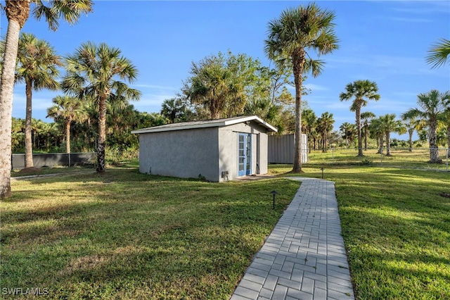 view of yard with a storage shed