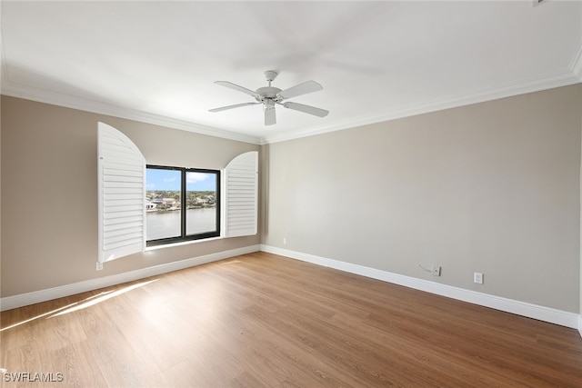 unfurnished room featuring light wood-type flooring, ceiling fan, and ornamental molding