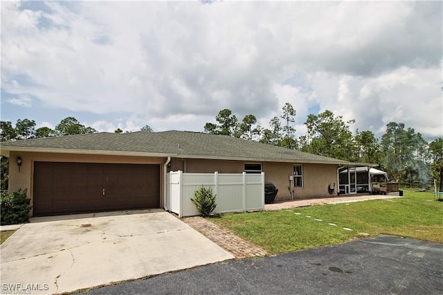 ranch-style home with a front yard