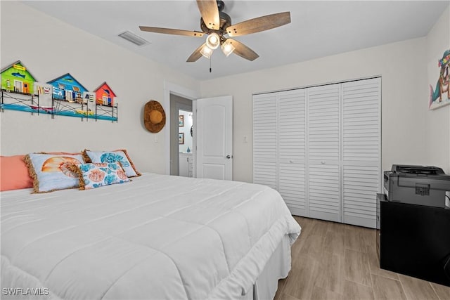 bedroom featuring light wood-type flooring, ceiling fan, and a closet