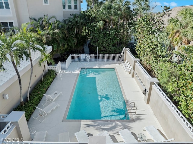 view of swimming pool