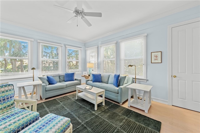 sunroom with ceiling fan