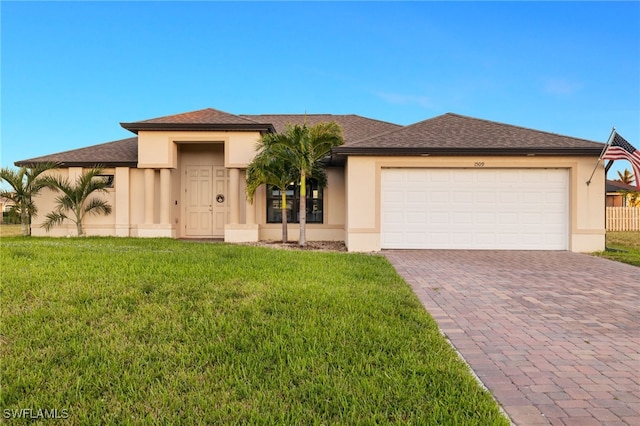 view of front of property featuring a front lawn and a garage