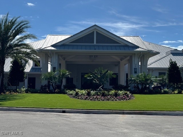 view of front facade with a front yard