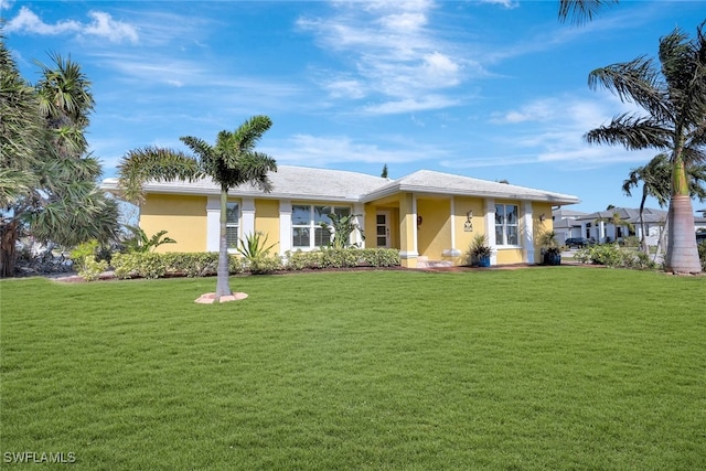 single story home featuring a front lawn