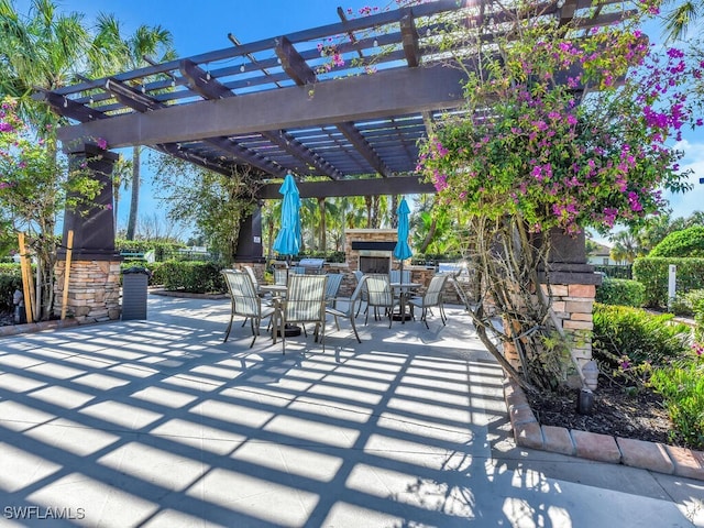 view of patio featuring a pergola