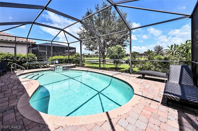 view of pool with an in ground hot tub, a patio, and a lanai