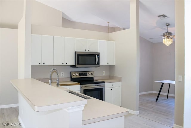 kitchen featuring kitchen peninsula, stainless steel appliances, white cabinetry, and ceiling fan