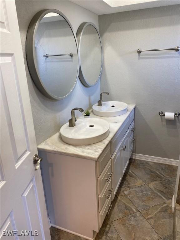 bathroom with vanity