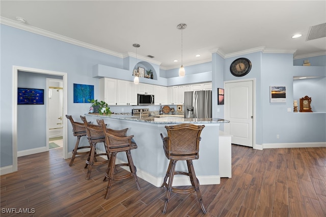 kitchen with stainless steel appliances, visible vents, a peninsula, and dark wood-type flooring