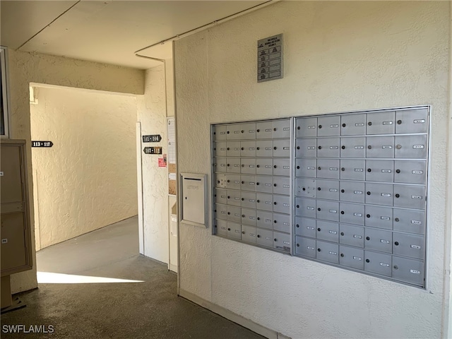 view of property's community featuring mail boxes