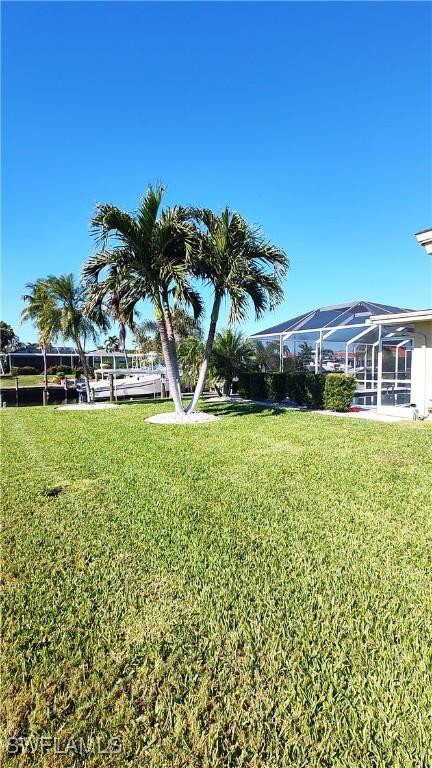 view of yard with a lanai