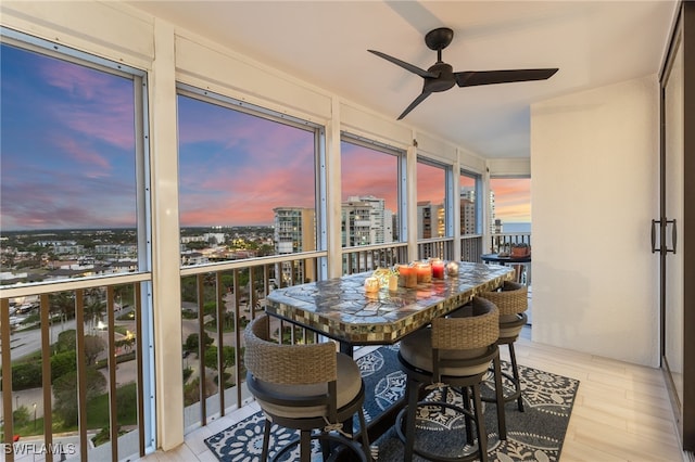 sunroom with ceiling fan