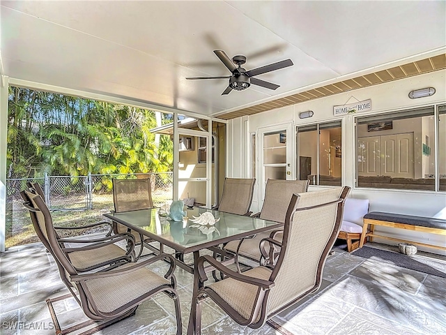 sunroom with ceiling fan