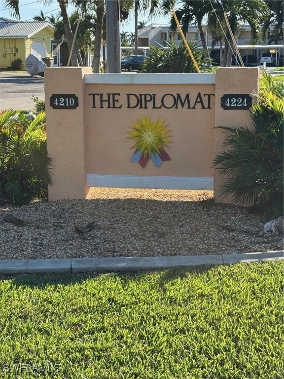 view of community / neighborhood sign