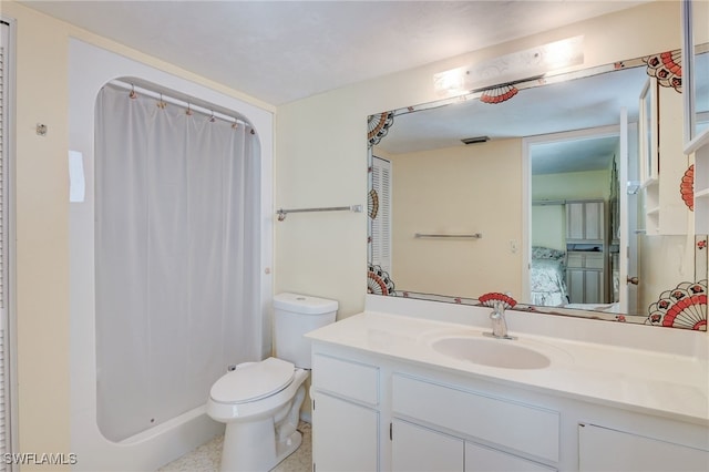 bathroom with a shower with shower curtain, vanity, and toilet