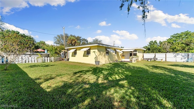 exterior space featuring a lawn