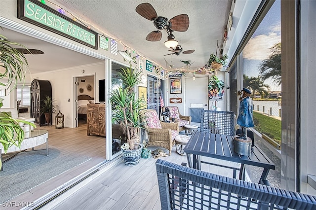 sunroom with ceiling fan