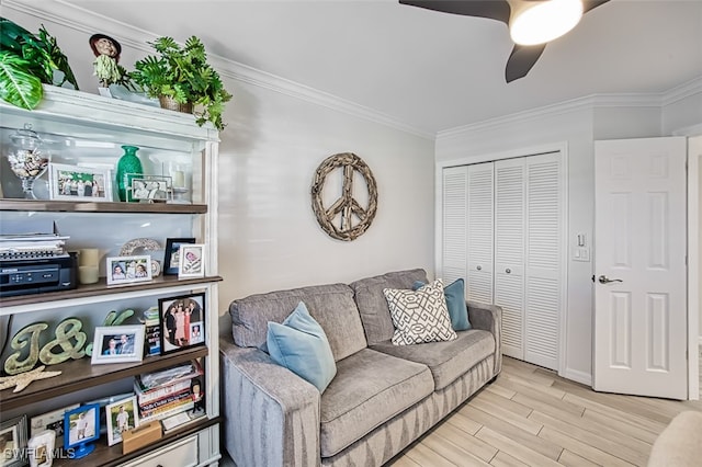 living room with light hardwood / wood-style floors, ceiling fan, and crown molding