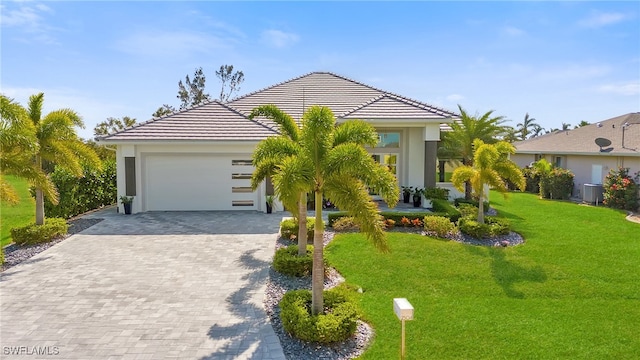 view of front of house featuring a front yard and a garage