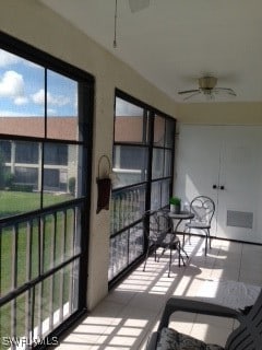 sunroom with ceiling fan