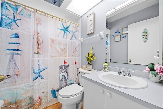 bathroom with a shower with shower curtain, vanity, and toilet