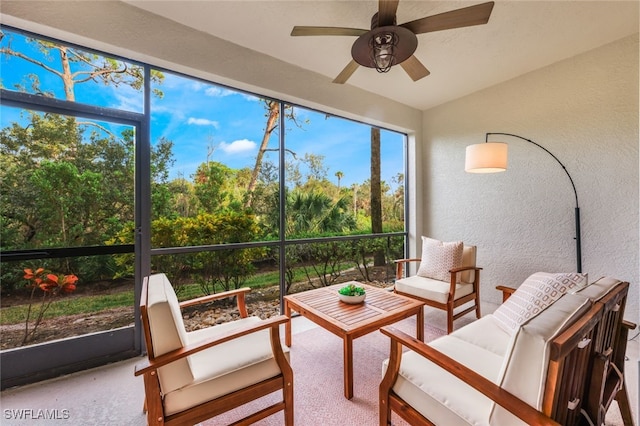 sunroom / solarium featuring a ceiling fan