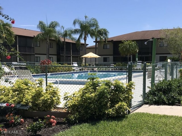 view of swimming pool