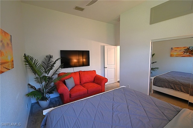 bedroom with ceiling fan