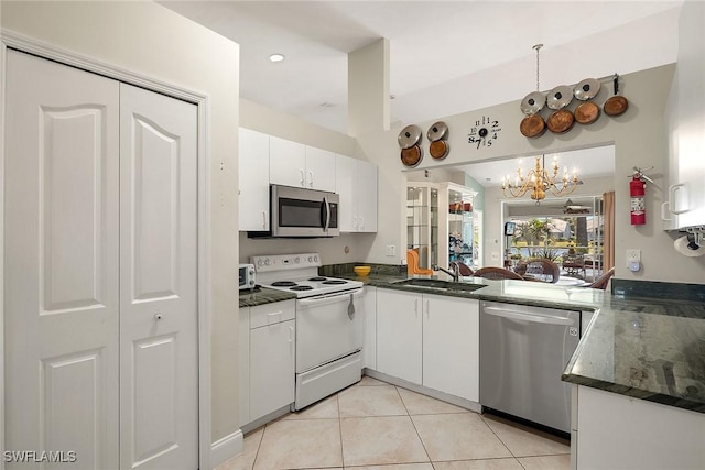 kitchen with sink, kitchen peninsula, decorative light fixtures, white cabinets, and appliances with stainless steel finishes