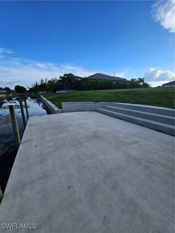 Listing photo 2 for 1429 SE 4th Pl, Cape Coral FL 33990