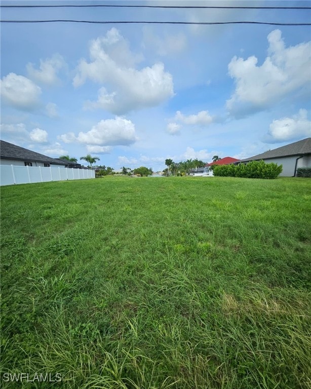 Listing photo 3 for 1429 SE 4th Pl, Cape Coral FL 33990