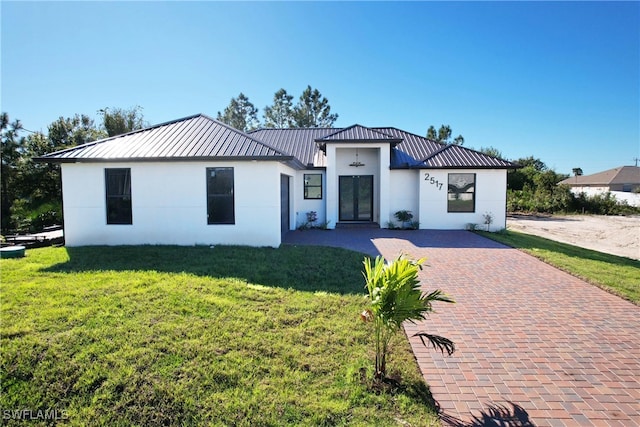 view of front facade featuring a front yard