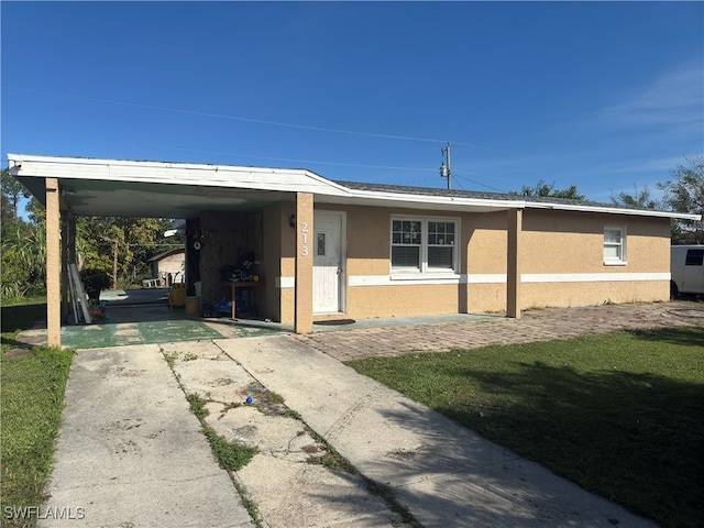 view of front of house featuring a front yard and a carport