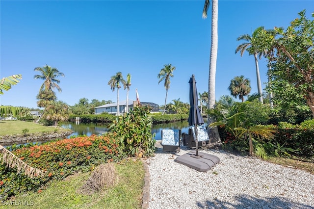 view of yard featuring a water view