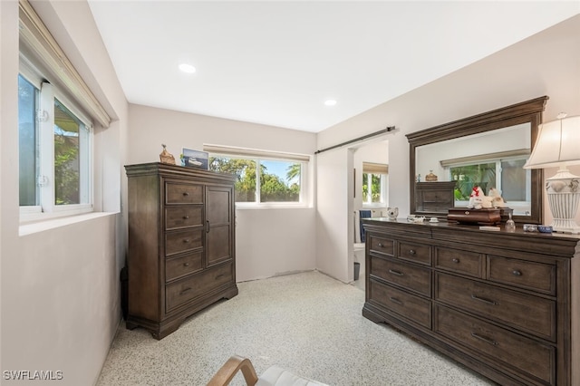 bedroom featuring a barn door