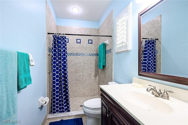 bathroom with a shower with curtain, vanity, and toilet