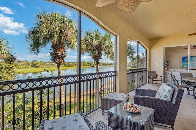 sunroom featuring ceiling fan